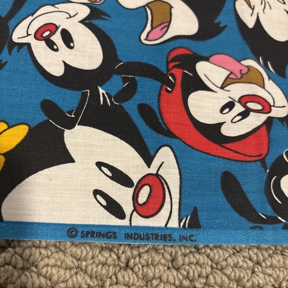 Vintage 1994 Blue Animaniacs cartoon COTTON FABRIC Yakko Wakko 44 x 60in 1.5yd - Picture 3 of 7